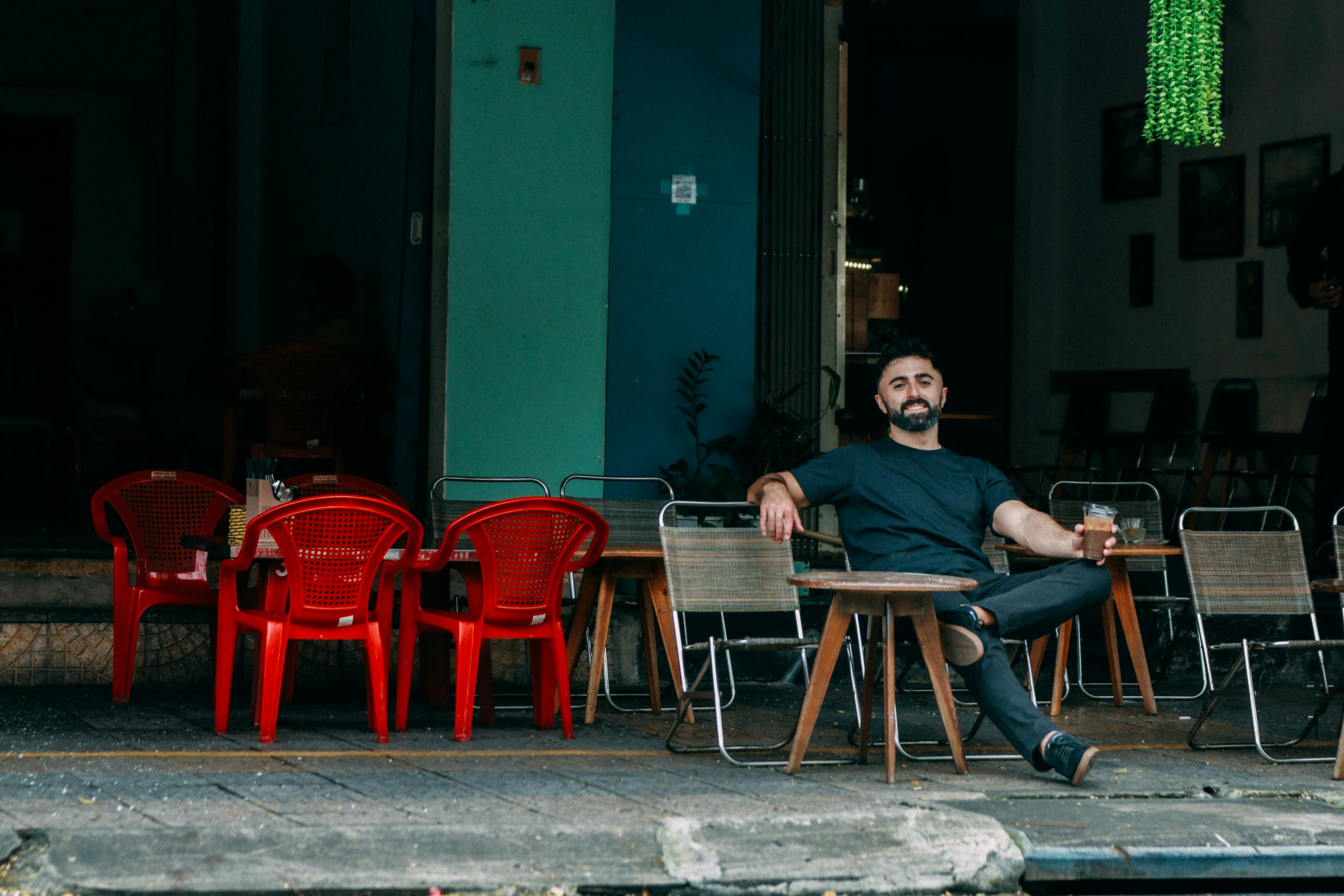 Persona disfrutando tiempo libre al aire libre, lejos del trabajo